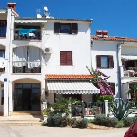Apartment Olivia, Seaside In Medulin, Croatia Medulin